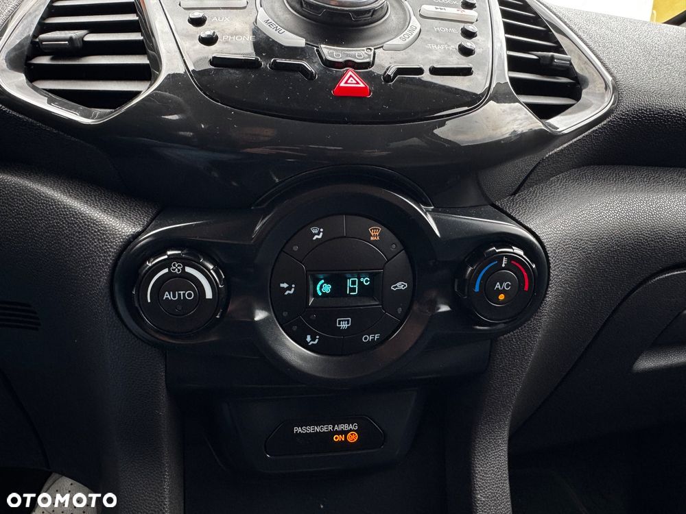 Ford EcoSport 1.5 TDCi TITANIUM - 14