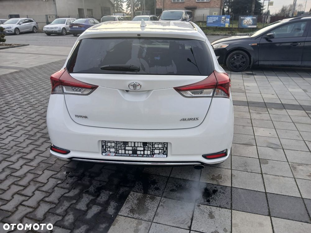 Toyota Auris 1.6 D-4D Prestige - 2