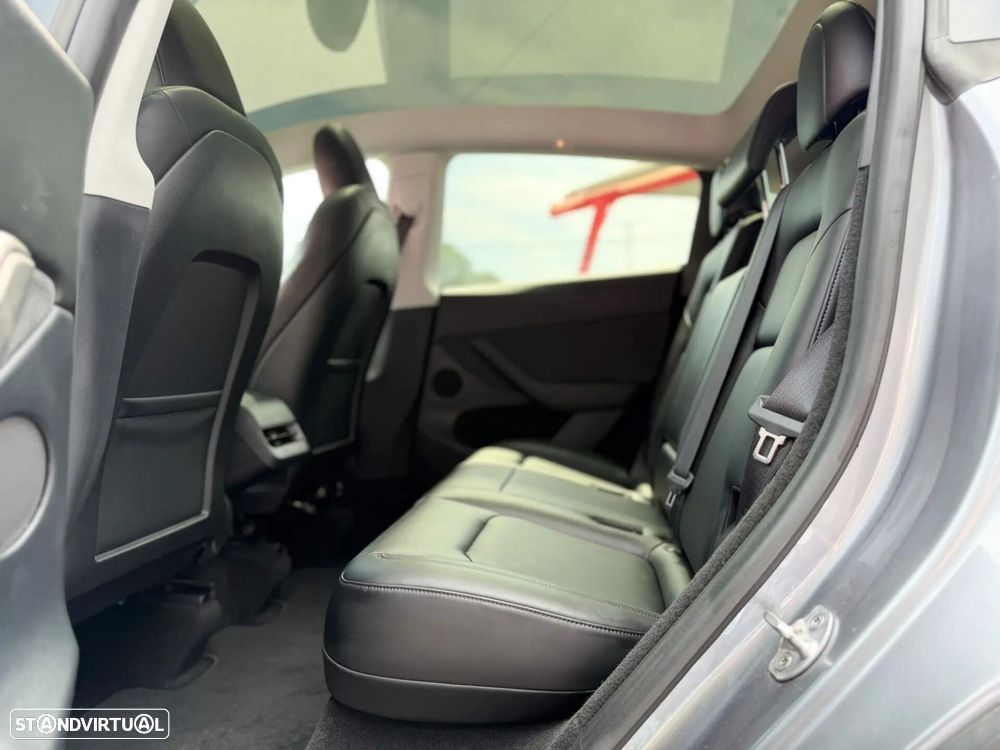 Tesla Model Y Standard RWD - 17