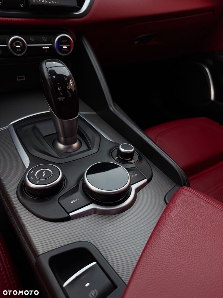 Alfa Romeo Giulia 2.0 Turbo 16V AT8 Veloce Ti - 12