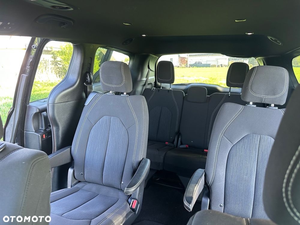 Chrysler Pacifica - 21