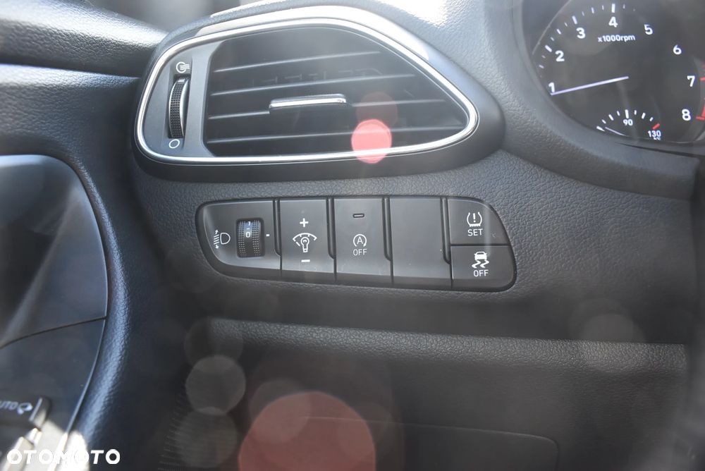 Hyundai i30 1.5 T-GDI 48V Modern - 26