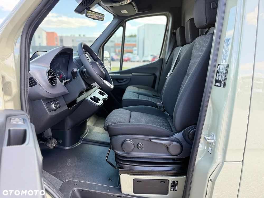 Mercedes-Benz Sprinter - 12