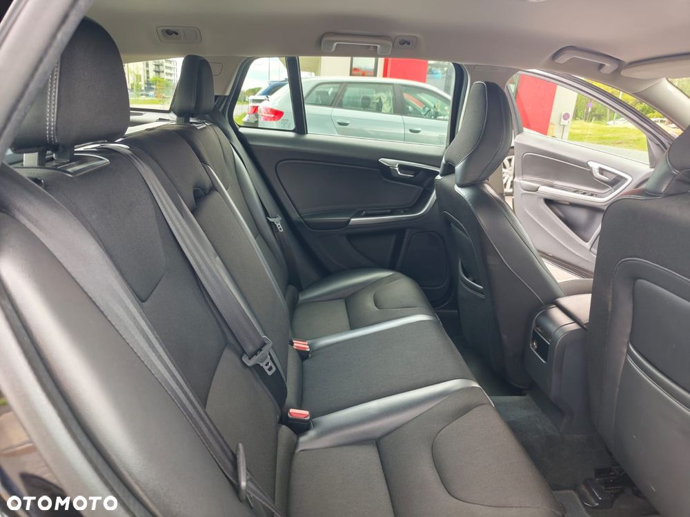 Volvo V60 D3 Drive-E Dynamic Edition (Momentum) - 24