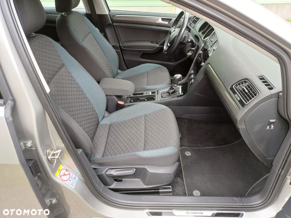 Volkswagen Golf - 22