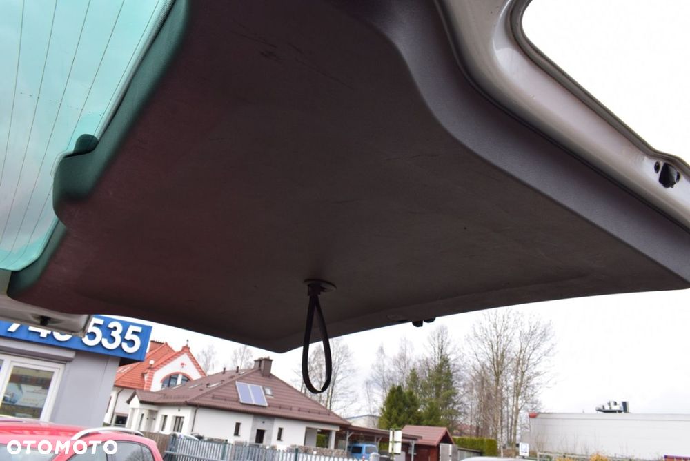 Volkswagen Caravelle - 11