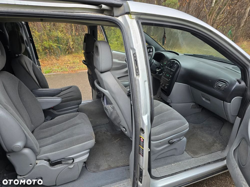 Chrysler Voyager 2.4 SE - 19