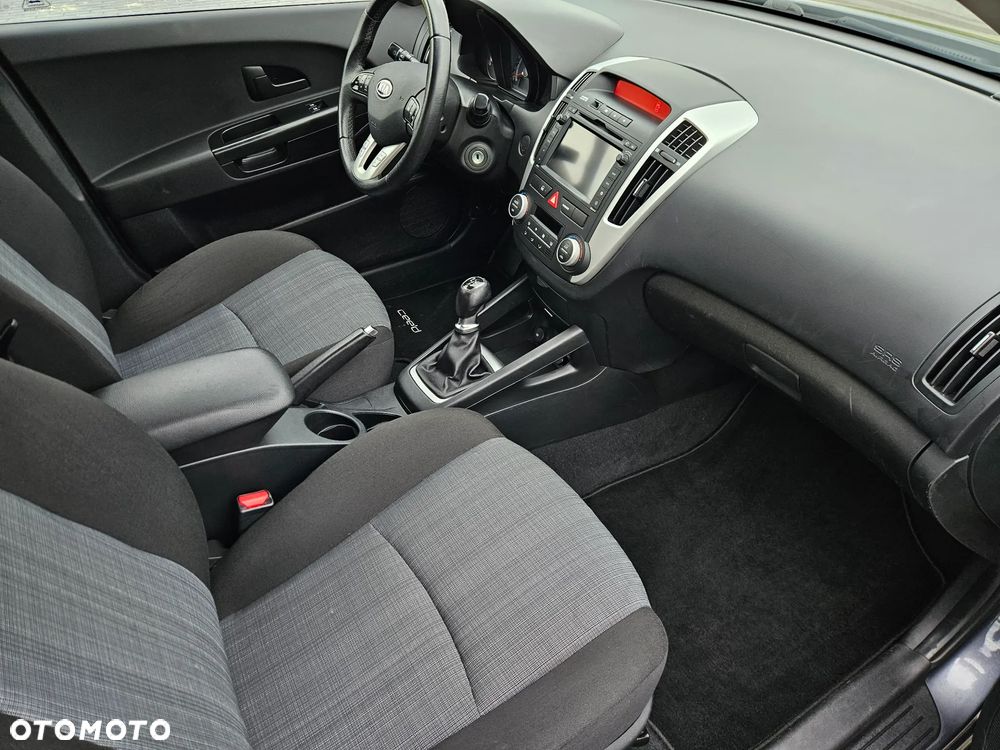 Kia Ceed 1.4 L - 10