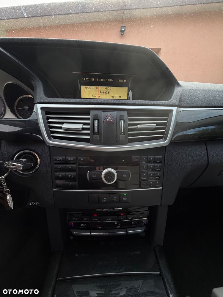 Mercedes-Benz Klasa E 220 CDI BlueEff Avantgarde - 22