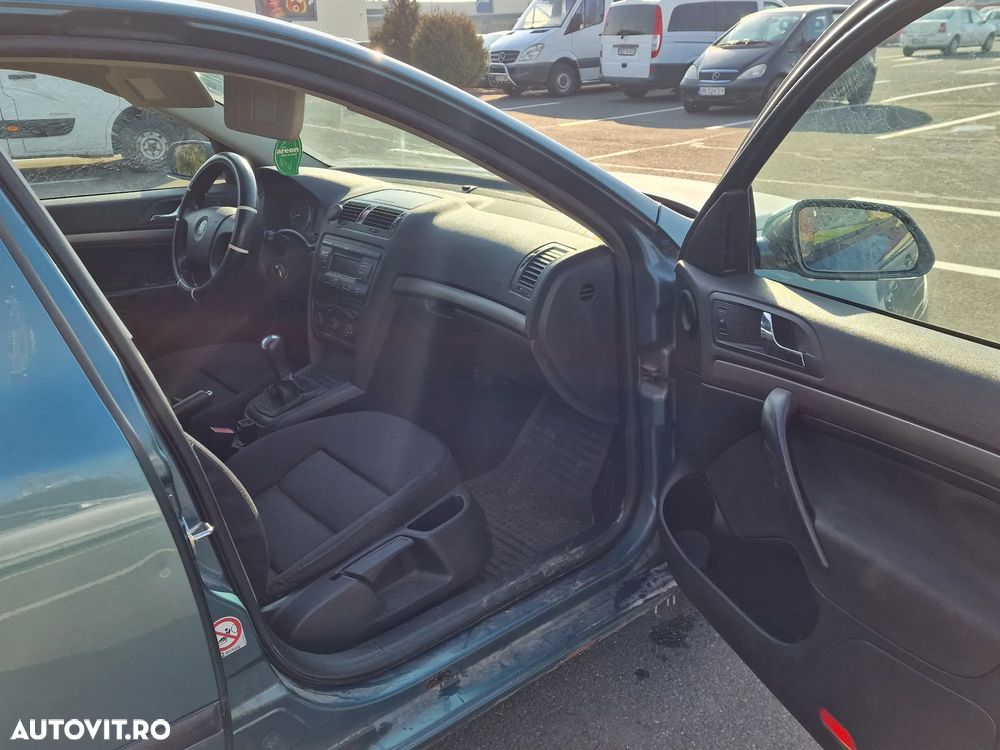 Skoda Octavia 1.6 FSI Ambiente - 13