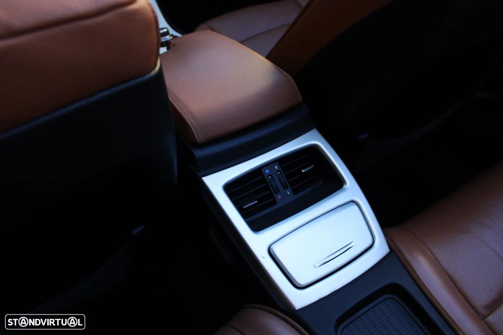 BMW 330 i Auto - 55