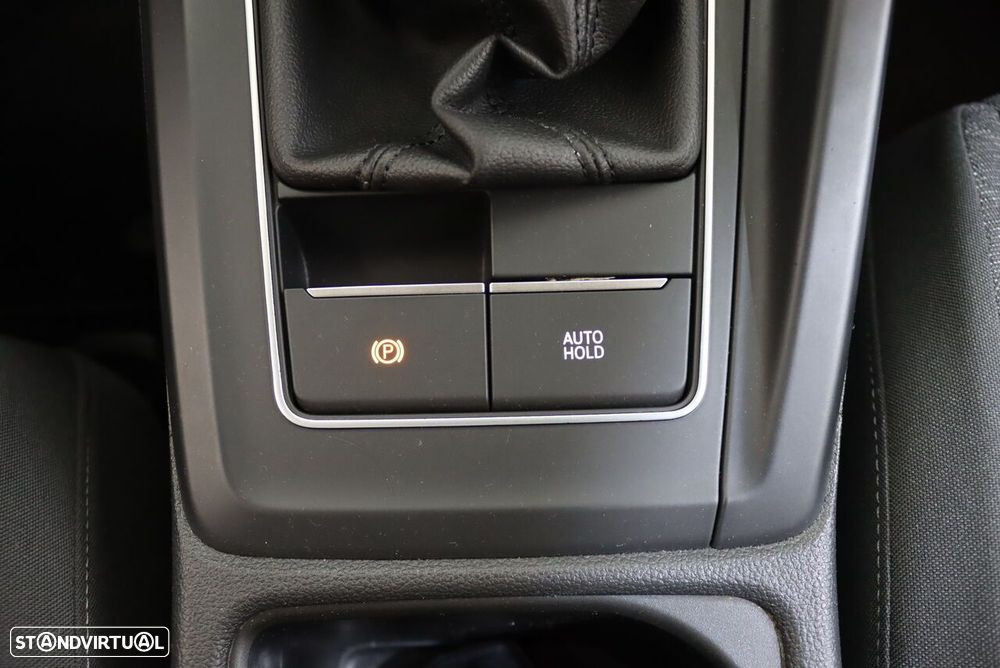 VW Golf 2.0 TDI Life - 37