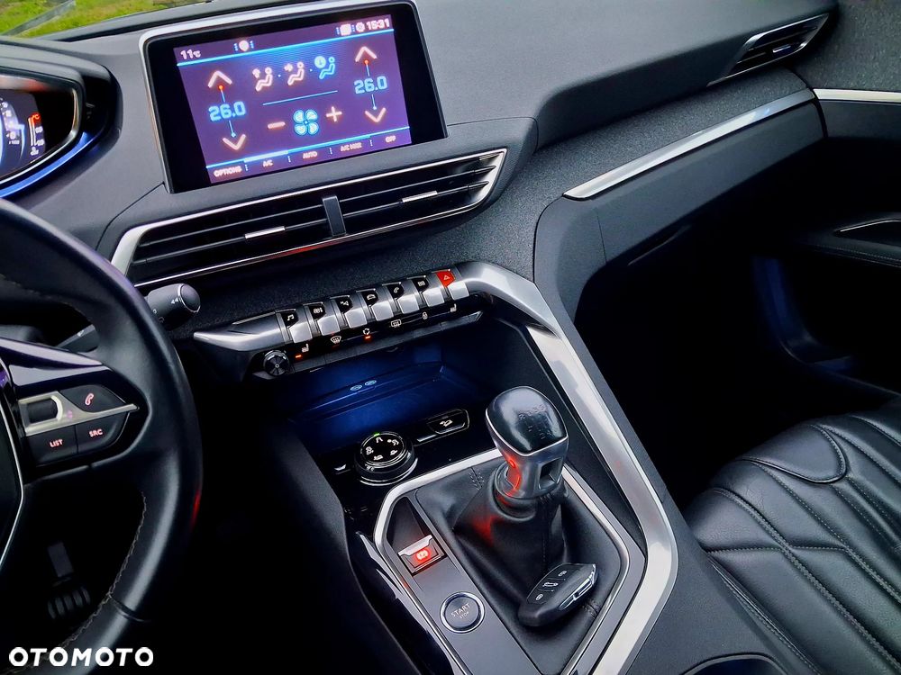 Peugeot 3008 PureTech 130 Stop & Start GPF Allure Business-Paket - 30