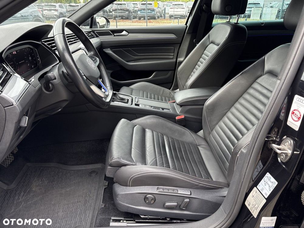 Volkswagen Passat - 11