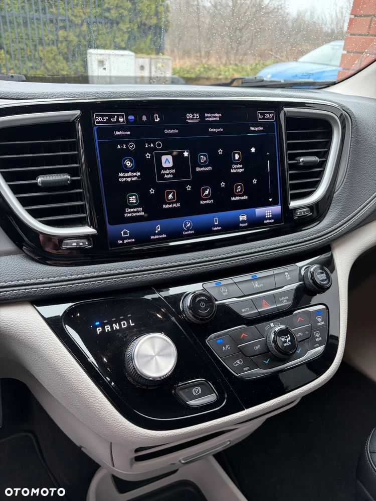 Chrysler Pacifica - 10