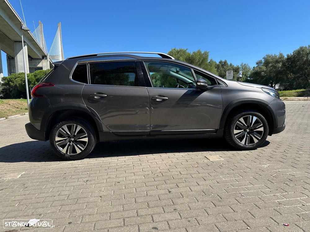 Peugeot 2008 1.2 PureTech Allure EAT6 - 4
