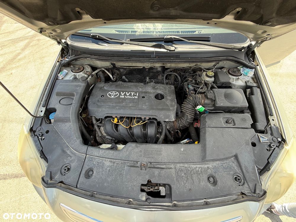 Toyota Avensis 1.8 VVT-i - 13