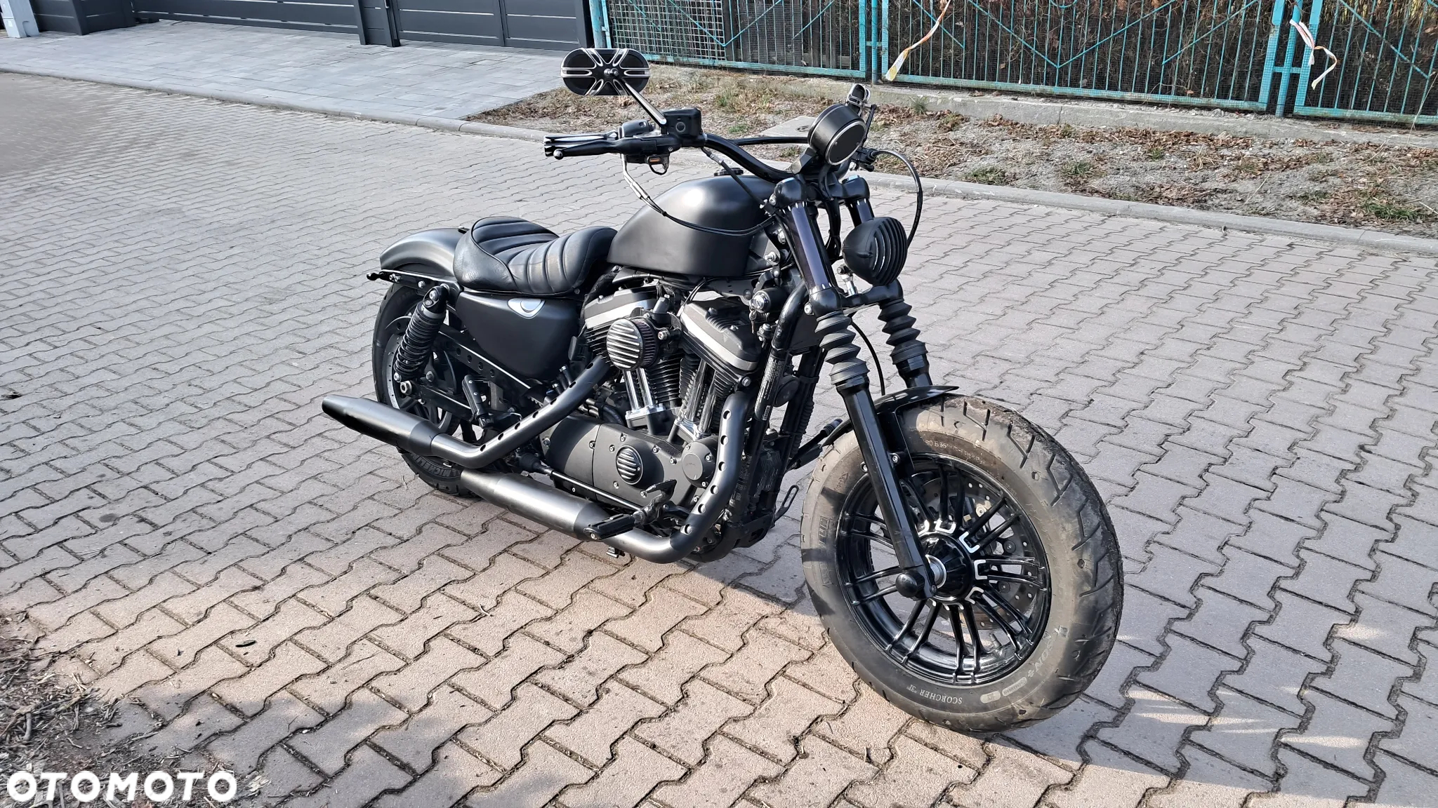 Harley-Davidson Sportster Iron 883 - 4
