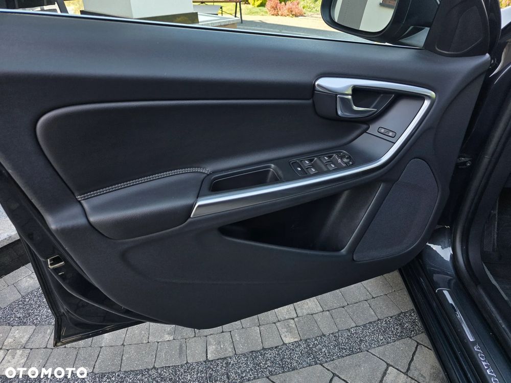 Volvo V60 D4 Geartronic Momentum - 18