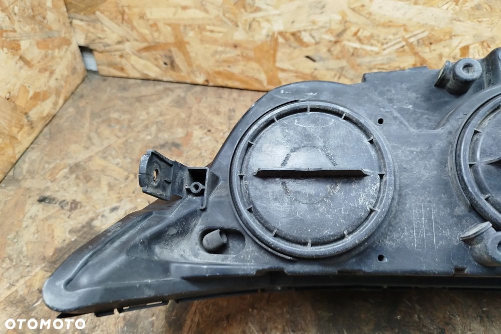lampa przód lewa HELLA kompletna do lekkiej polerki do Vw Crafter I 06- 2E1941015, wszystkie uchwyty na miejscu - 7