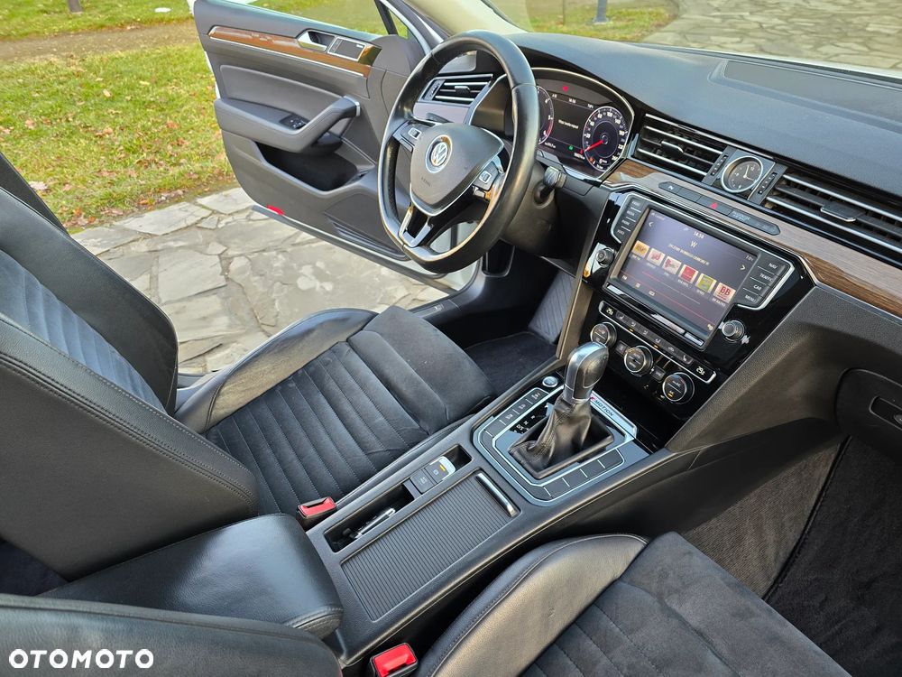 Volkswagen Passat 2.0 TDI Bi-Turbo BMT 4Mot Highline DSG - 30