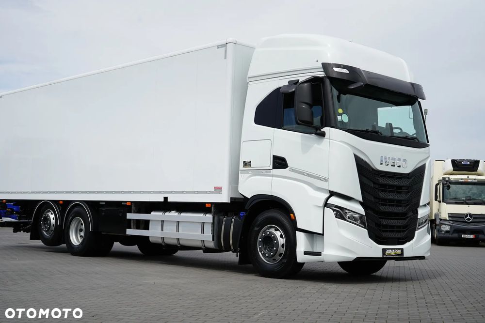 Iveco / S-WAY / 420 / E 6 / KONTENER + WINDA / 22 PALETY / RETARDER / OŚ SKRĘTNA / ROLETA - 22