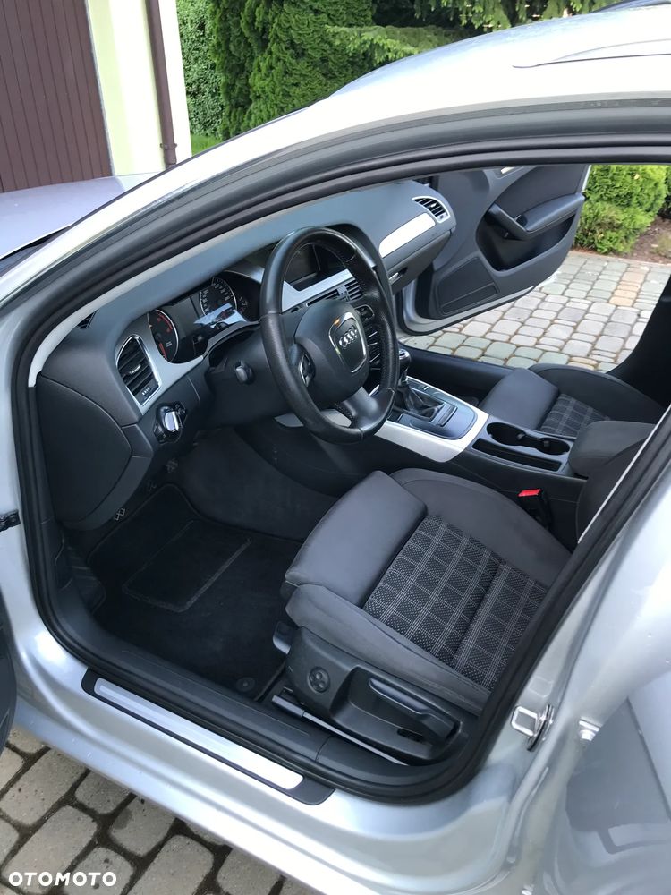 Audi A4 Avant 2.0 TDI DPF Ambiente - 30