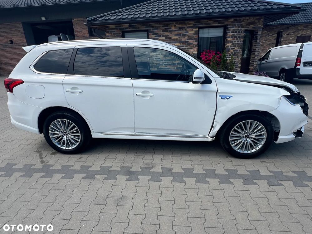 Mitsubishi Outlander 2.4 4WD - 4