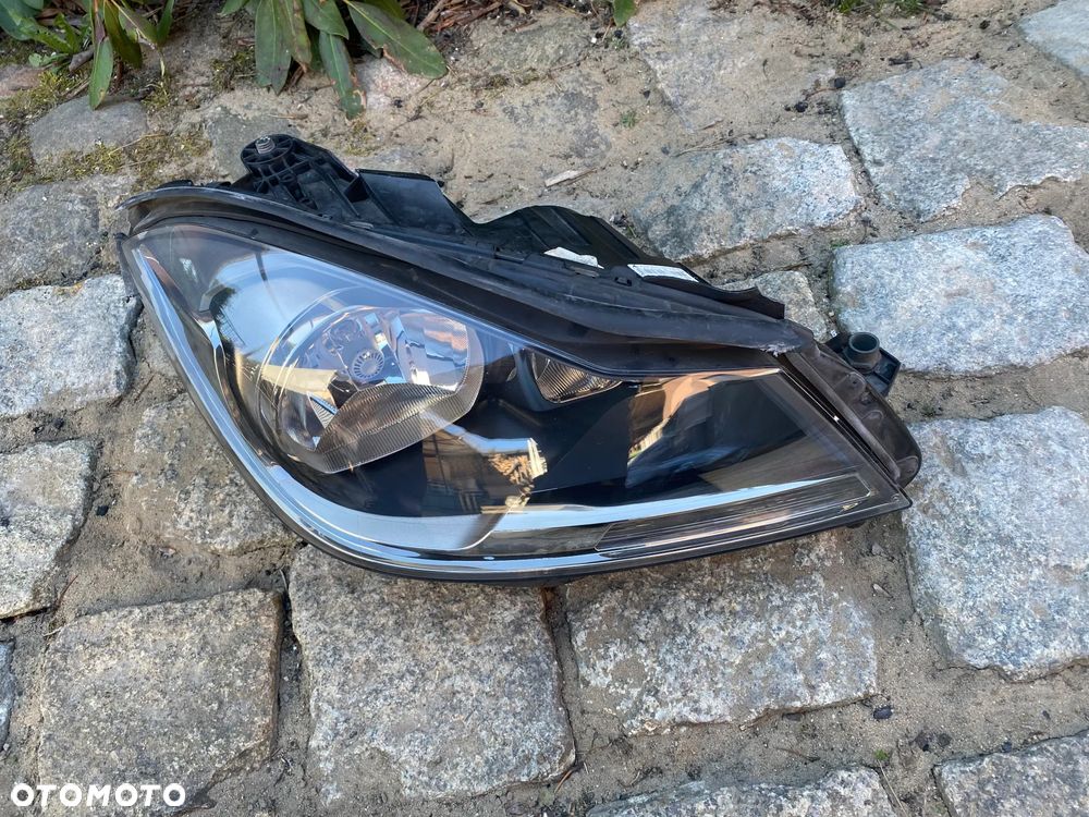 lampa c klasa w204 lift H7 prawa eu cała - 2