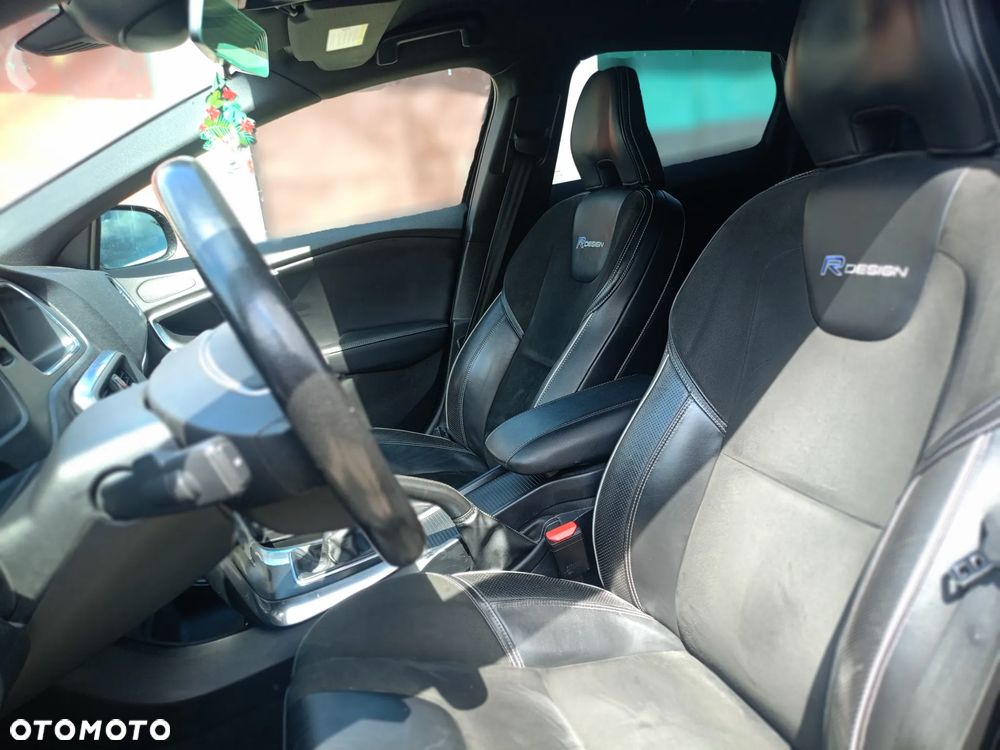 Volvo V40 D2 R-Design - 12
