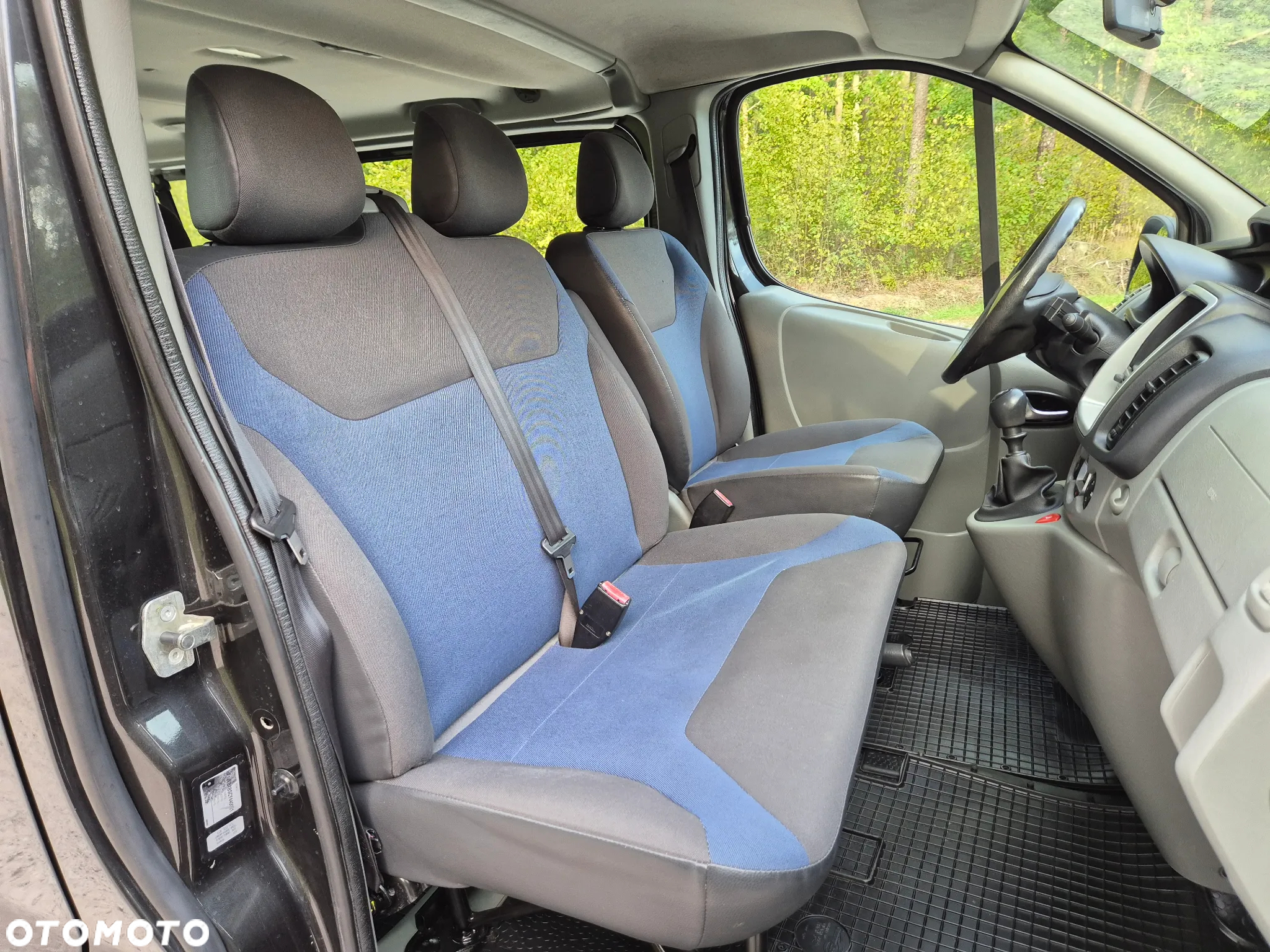 Renault Trafic 2.0 dCi 115 FAP Grand Passenger Black Edition - 21