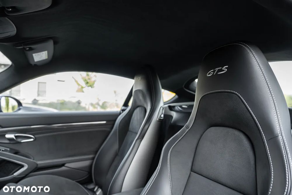 Porsche 718 Cayman - 12