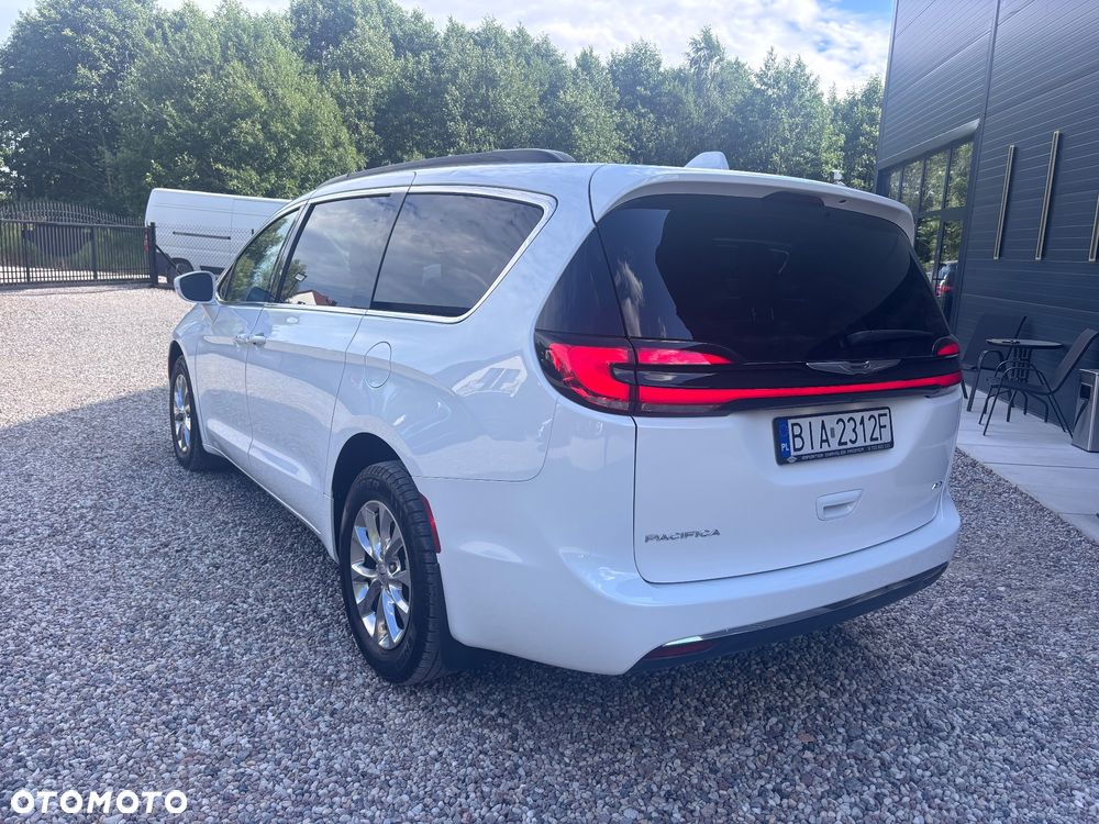 Chrysler Pacifica - 5