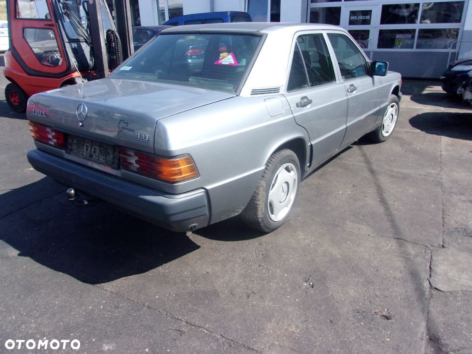 LAMPA TYŁ PRAWA MERCEDES 190 W201 - 1
