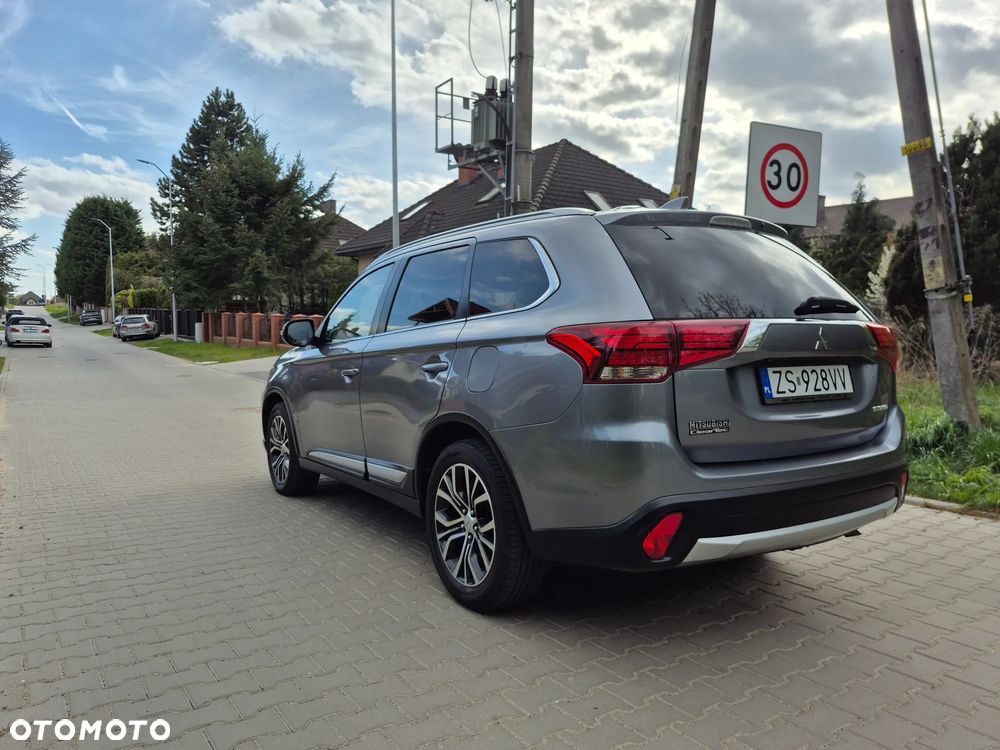 Mitsubishi Outlander 2.2 DI-D 2WD Plus - 4