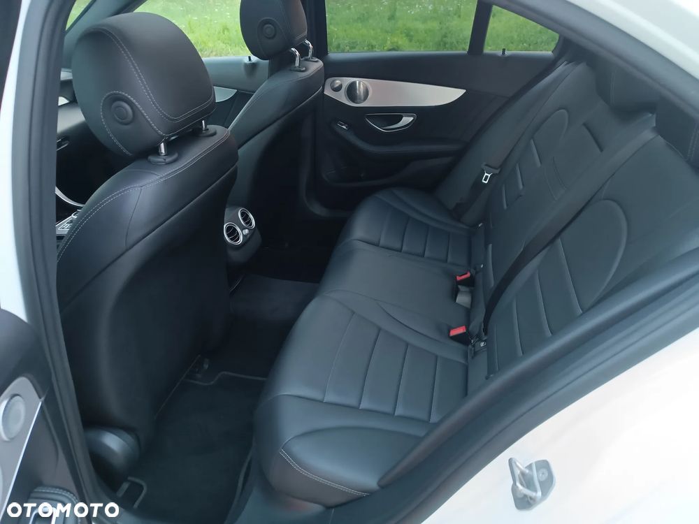 Mercedes-Benz Klasa C 250 T 7G-TRONIC AMG Line - 10