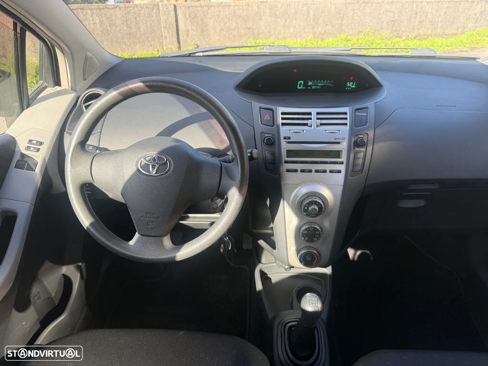Toyota Yaris 1.0 VVT-i - 18