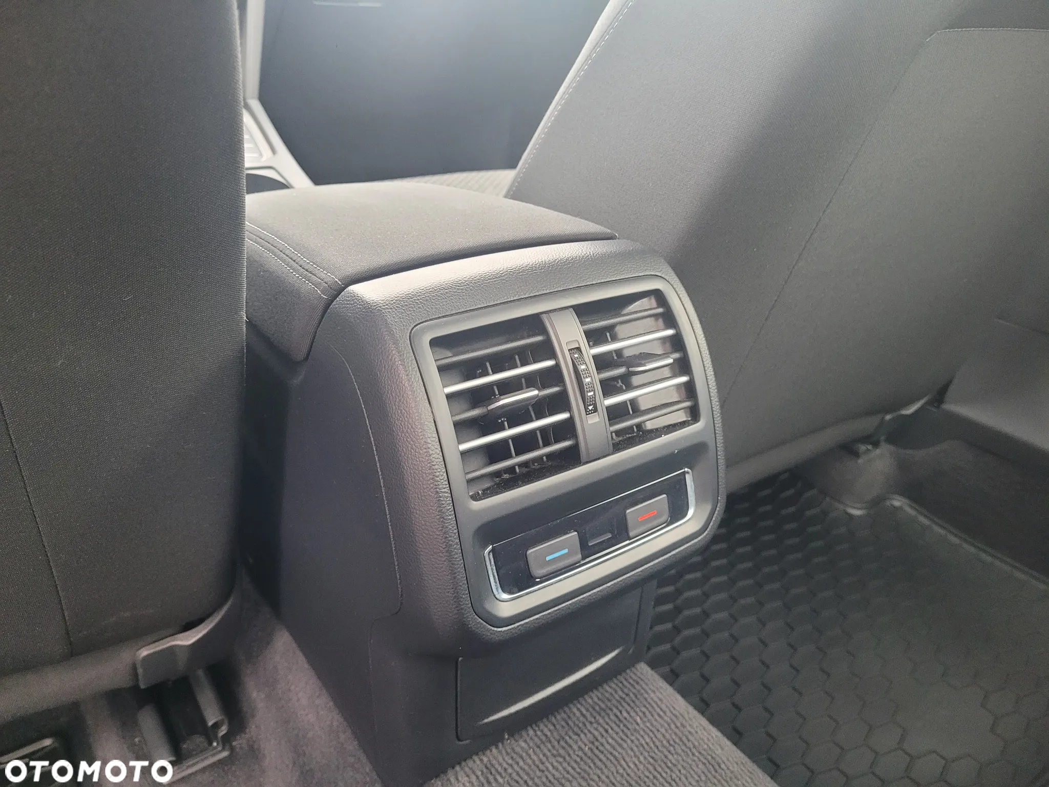 Volkswagen Passat 1.4 TSI BMT Comfortline - 29