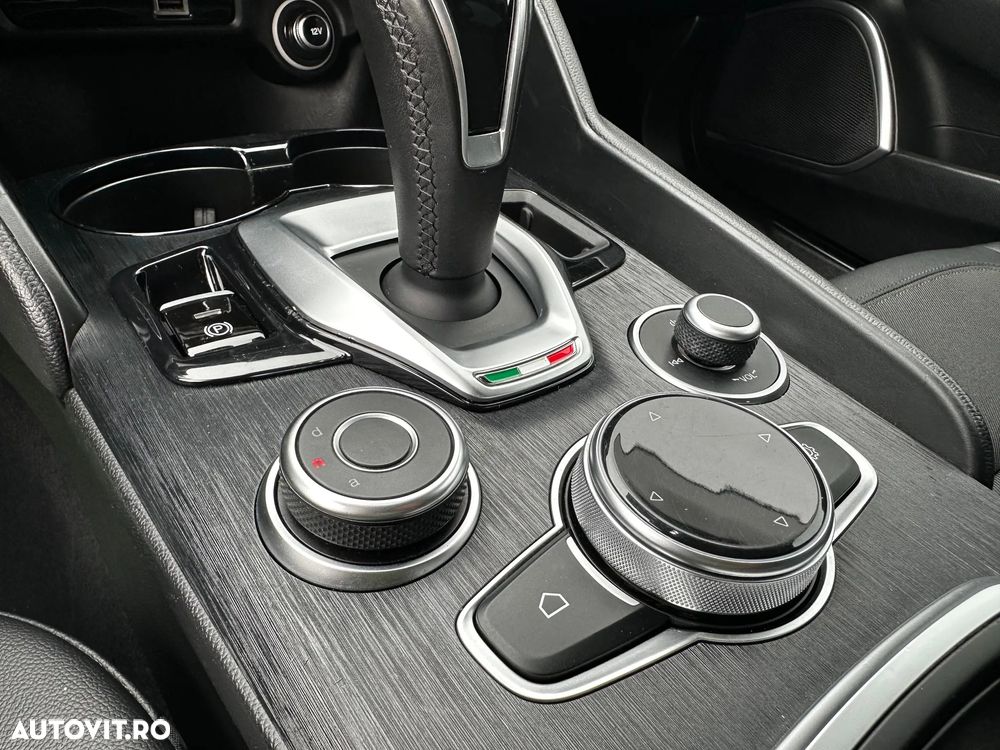 Alfa Romeo Giulia 2.2 JTDM RWD AT8 Super - 10