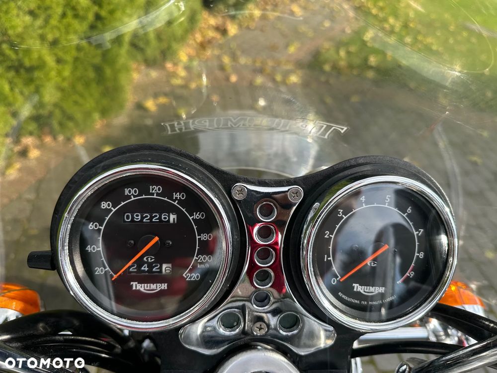 Triumph Thunderbird - 12