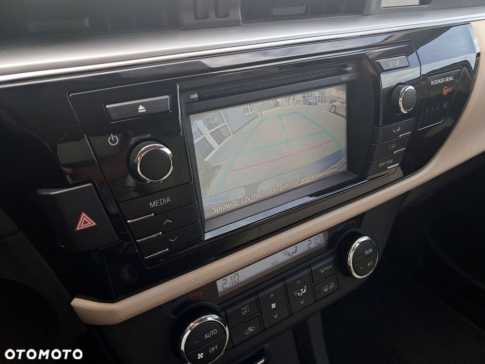 Toyota Corolla 1.6 Premium - 24