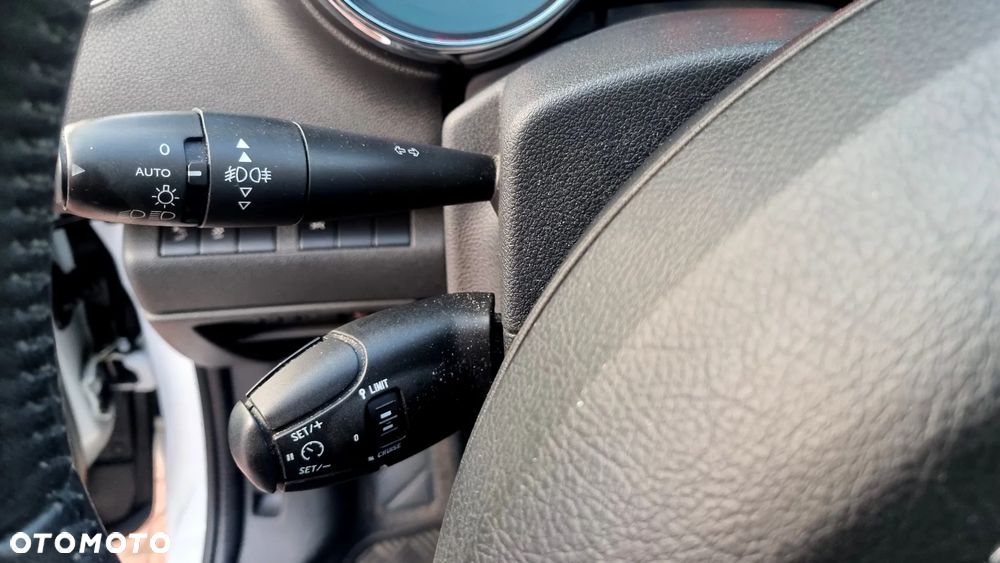 Peugeot 5008 HDI 160 Automatik Business-Line - 25