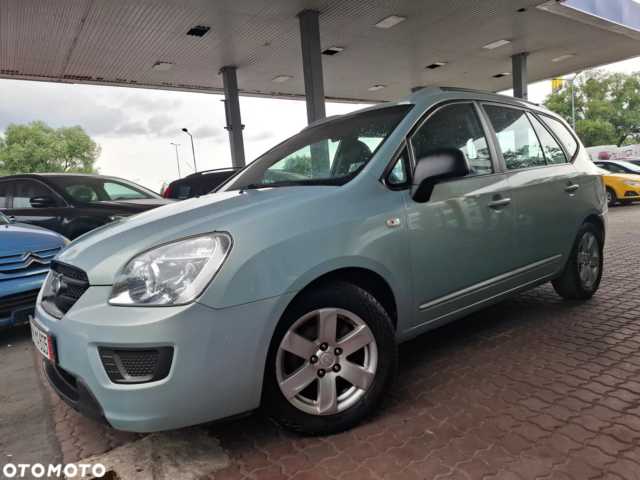 Kia Carens 2.0 EX - 18