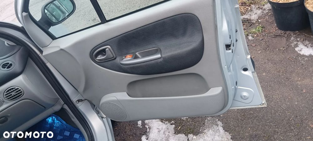 Renault Scenic 2.0 16V Alize - 22