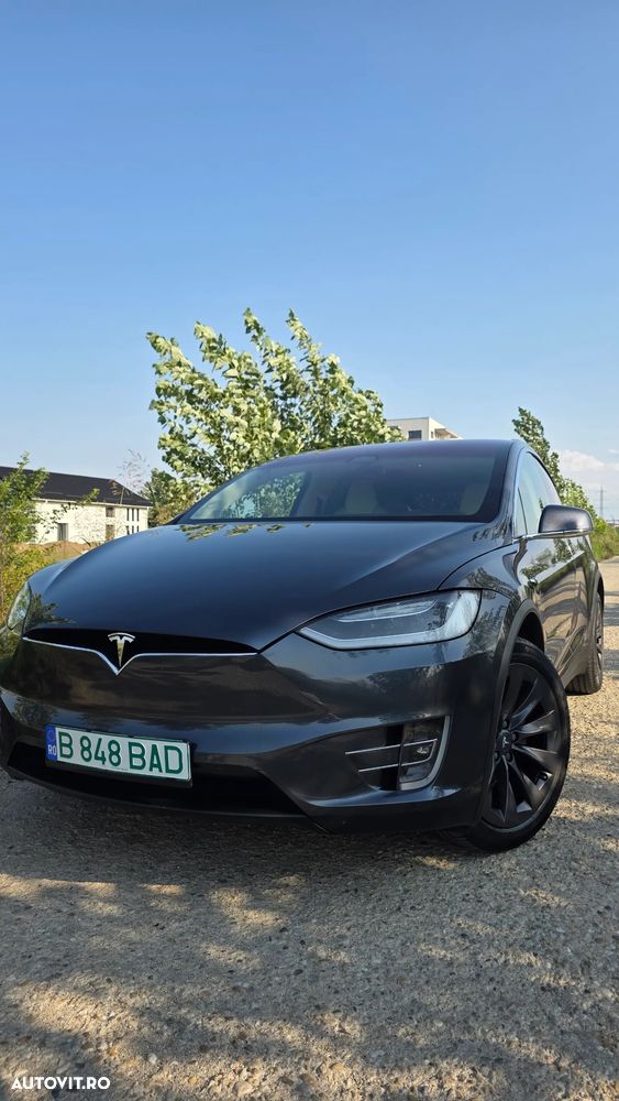 Tesla Model X - 1