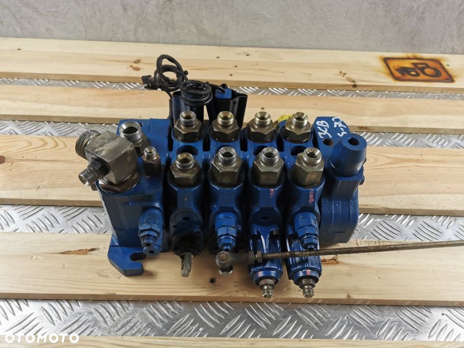 JCB 536-70 {Rozdzielacz hydrauliczny Rexroth 332D7916} - 7