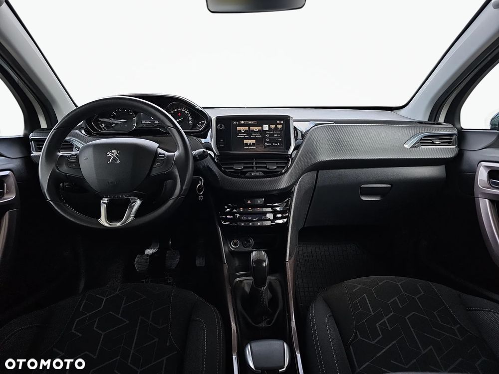 Peugeot 2008 1.2 Pure Tech Allure S&S - 17