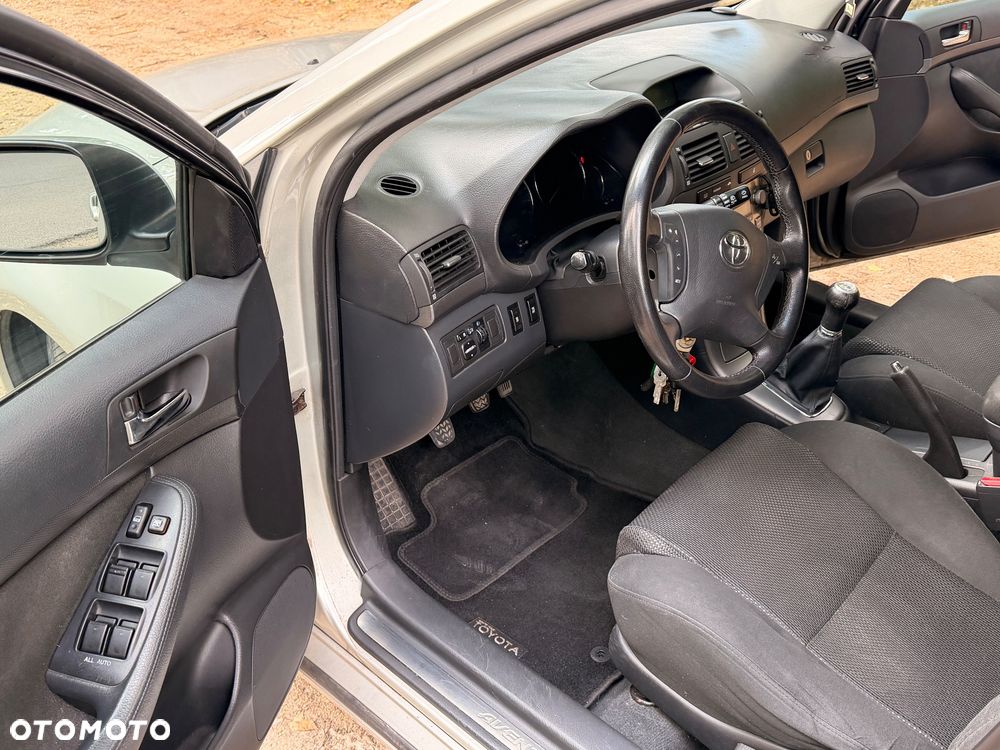 Toyota Avensis 2.0 D-4D Combi - 14