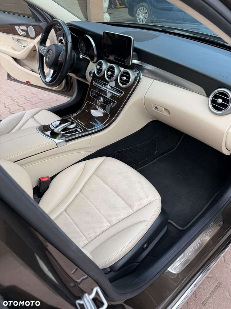 Mercedes-Benz Klasa C 300 7G-TRONIC Exclusive - 13