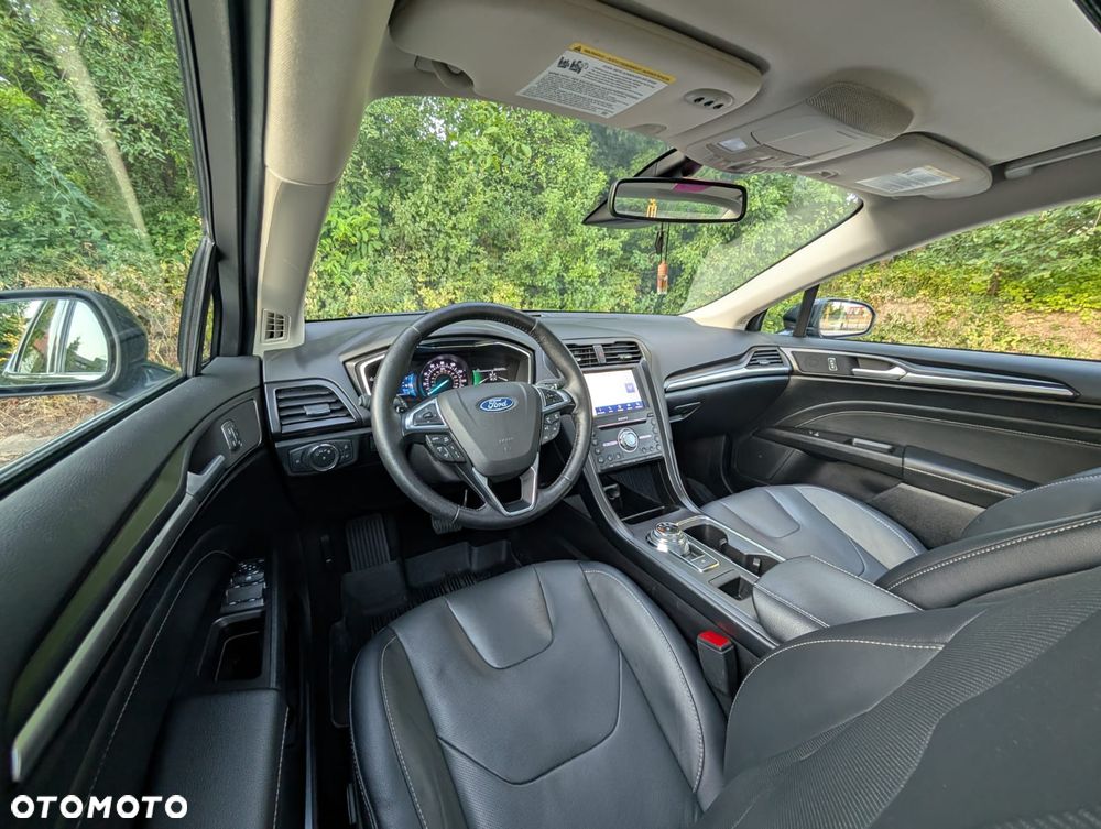 Ford Fusion - 24